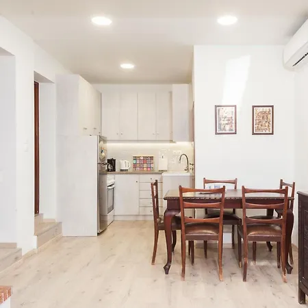 Karnagio Seafront In Agria