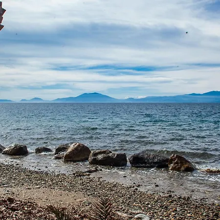 Prázdninový dům Karnagio Seafront In Agria