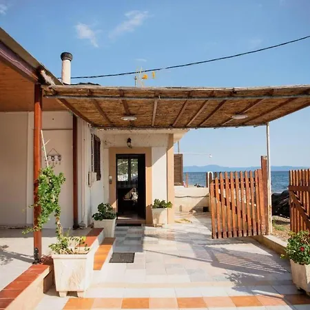 Ferienhaus Karnagio Seafront In Agria Káto Lekhónia