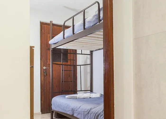 Karnagio Seafront In Agria Káto Lekhónia