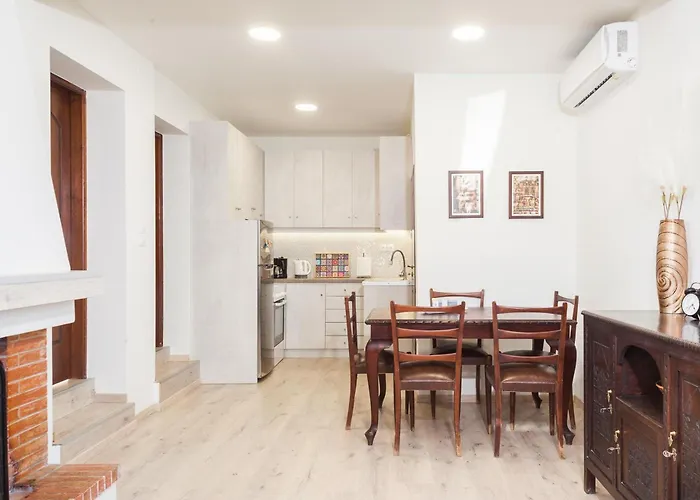 Karnagio Seafront In Agria