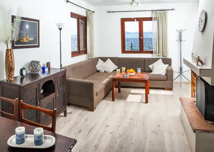 Case de vacanță Karnagio Seafront In Agria