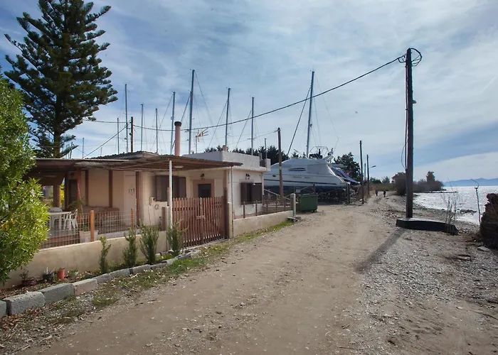 Case de vacanță Karnagio Seafront In Agria *