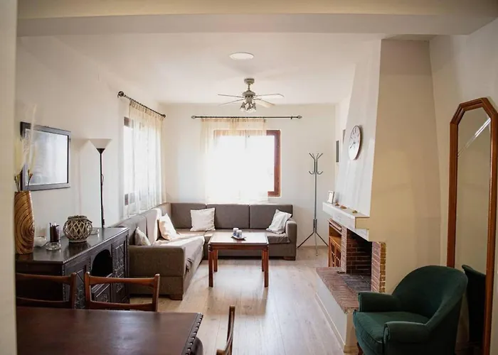 Karnagio Seafront In Agria Case de vacanță