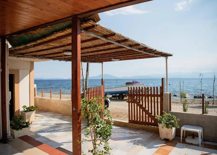 Case de vacanță Karnagio Seafront In Agria Káto Lekhónia